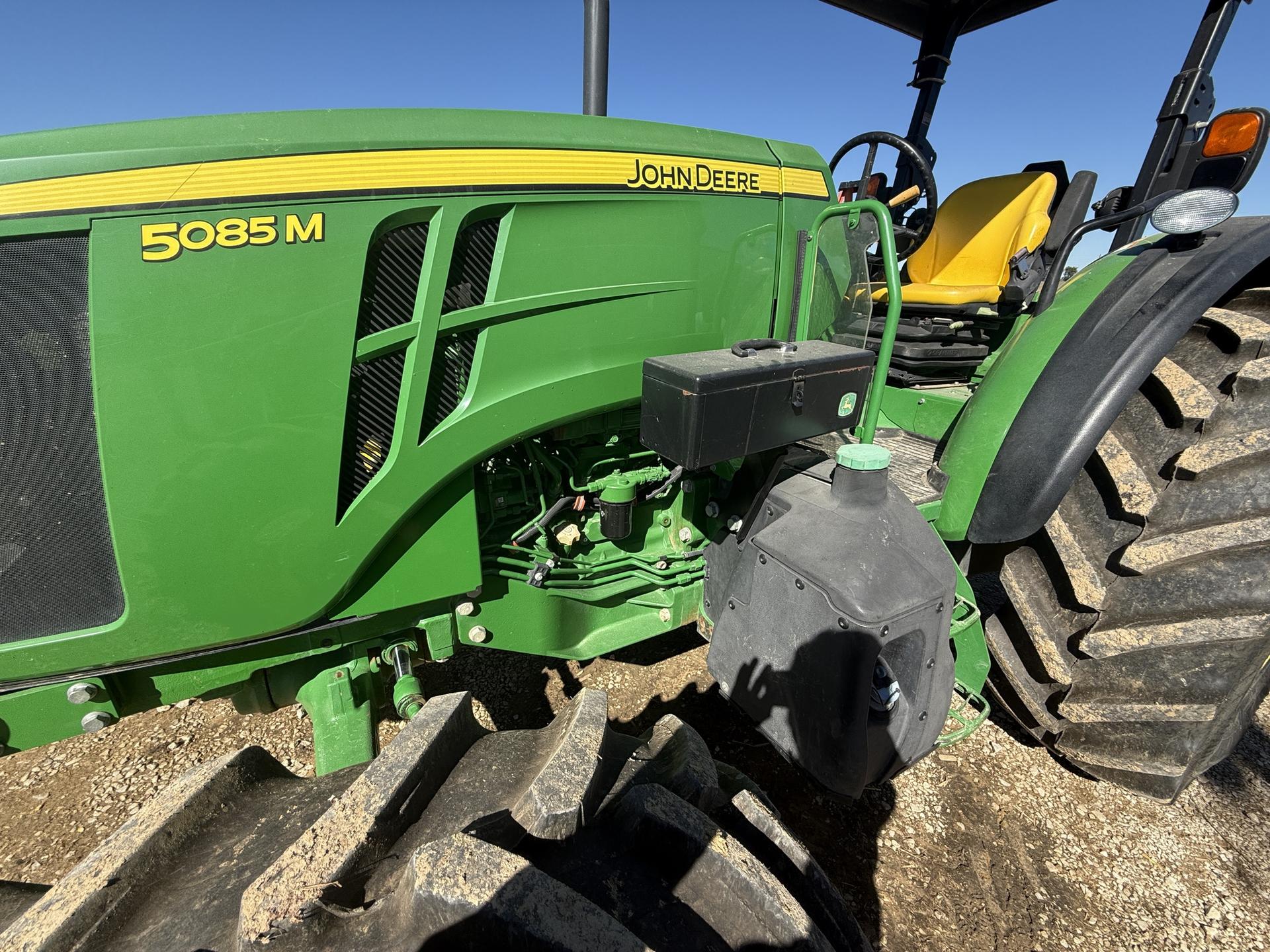 2015 John Deere 5085M