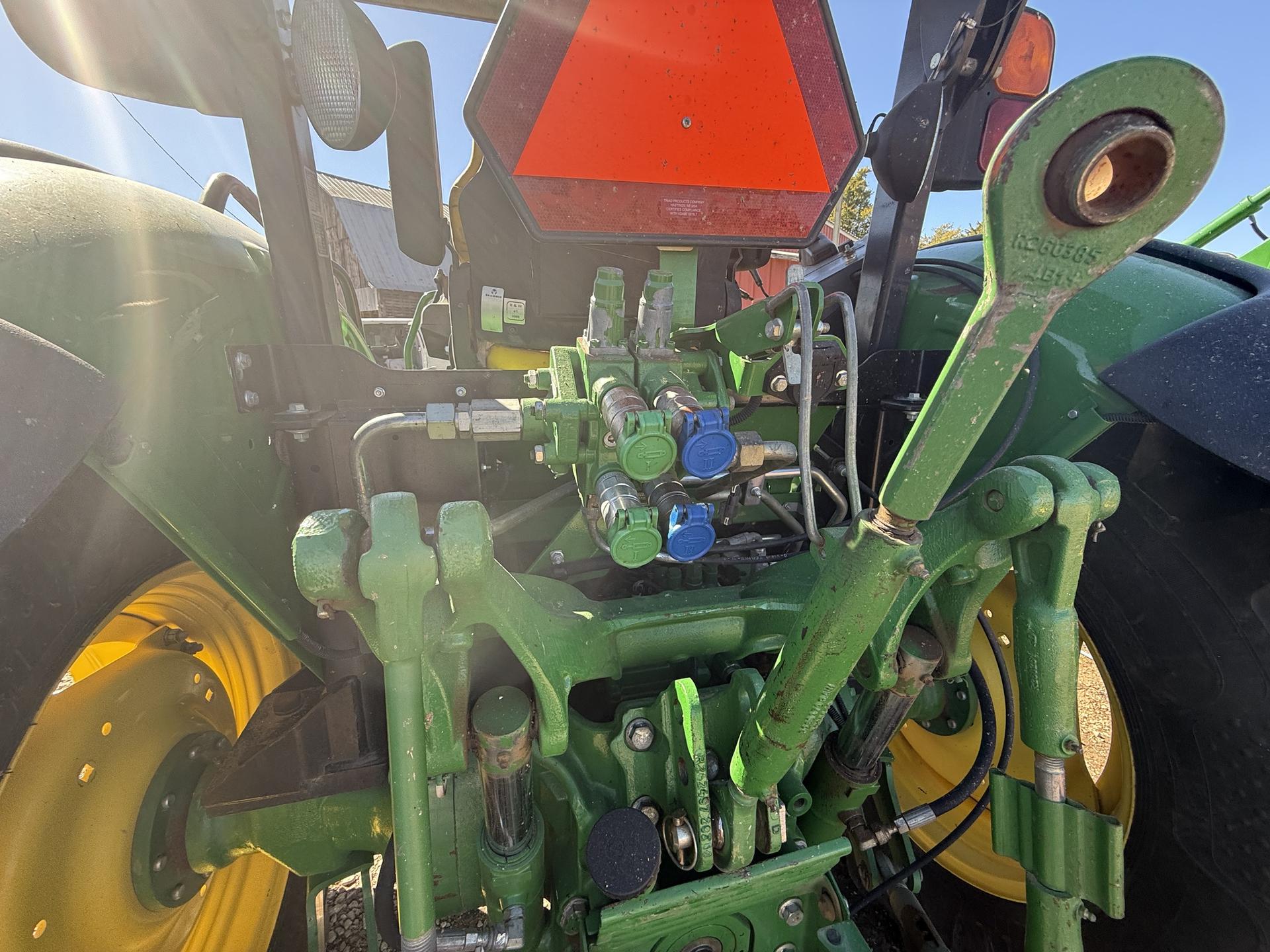 2015 John Deere 5085M