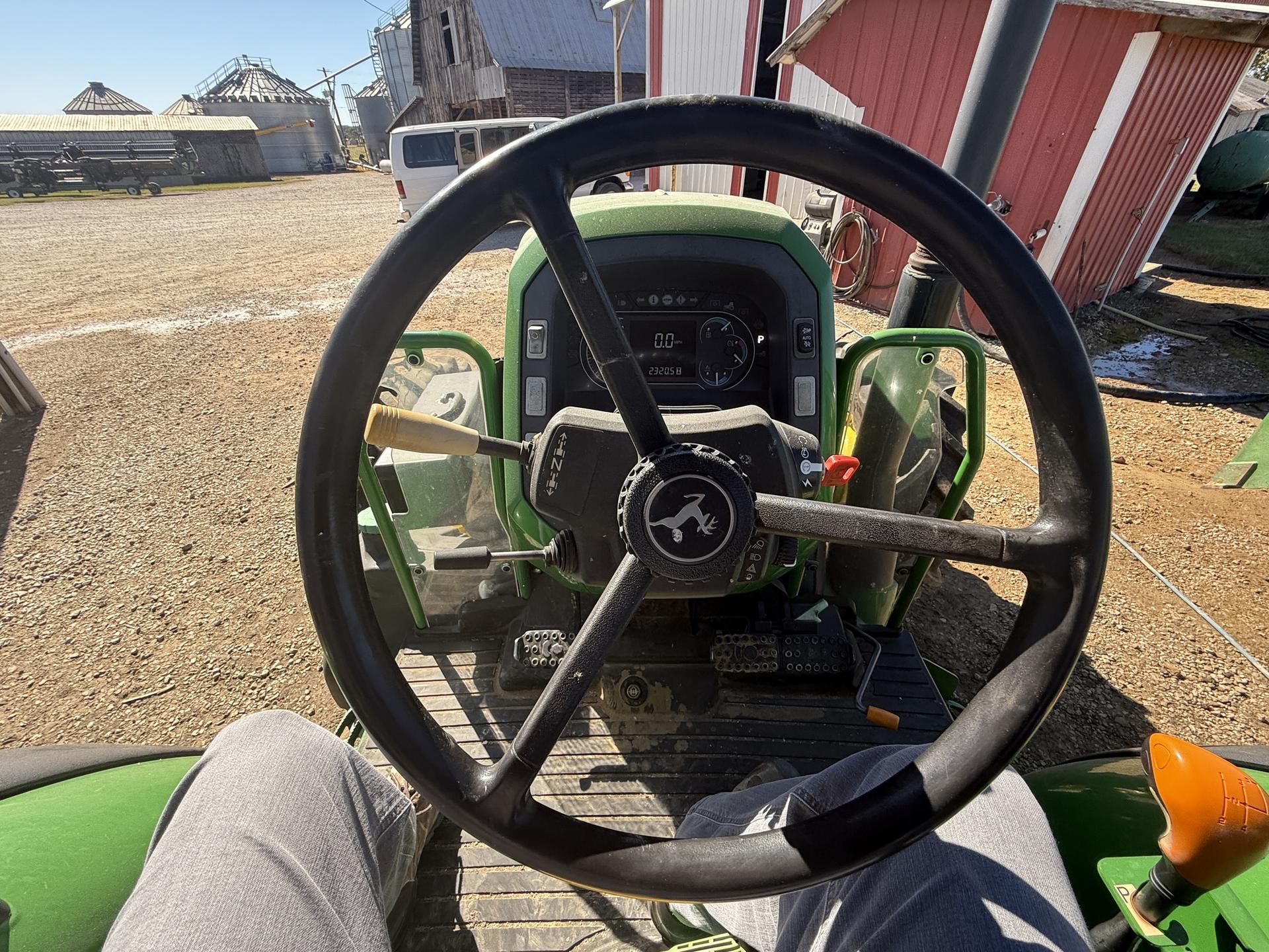 2015 John Deere 5085M