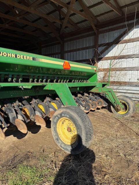 1991 John Deere 750 Image