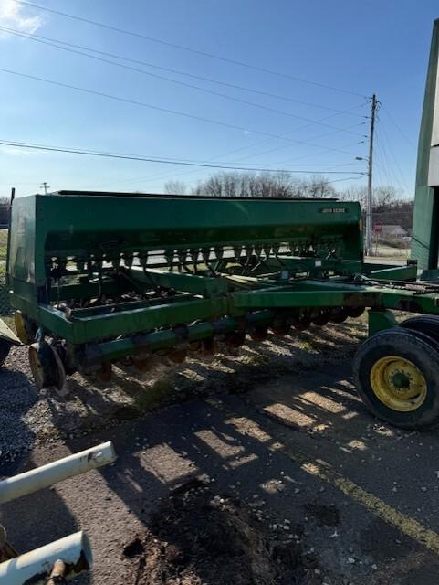 1991 John Deere 750 Image