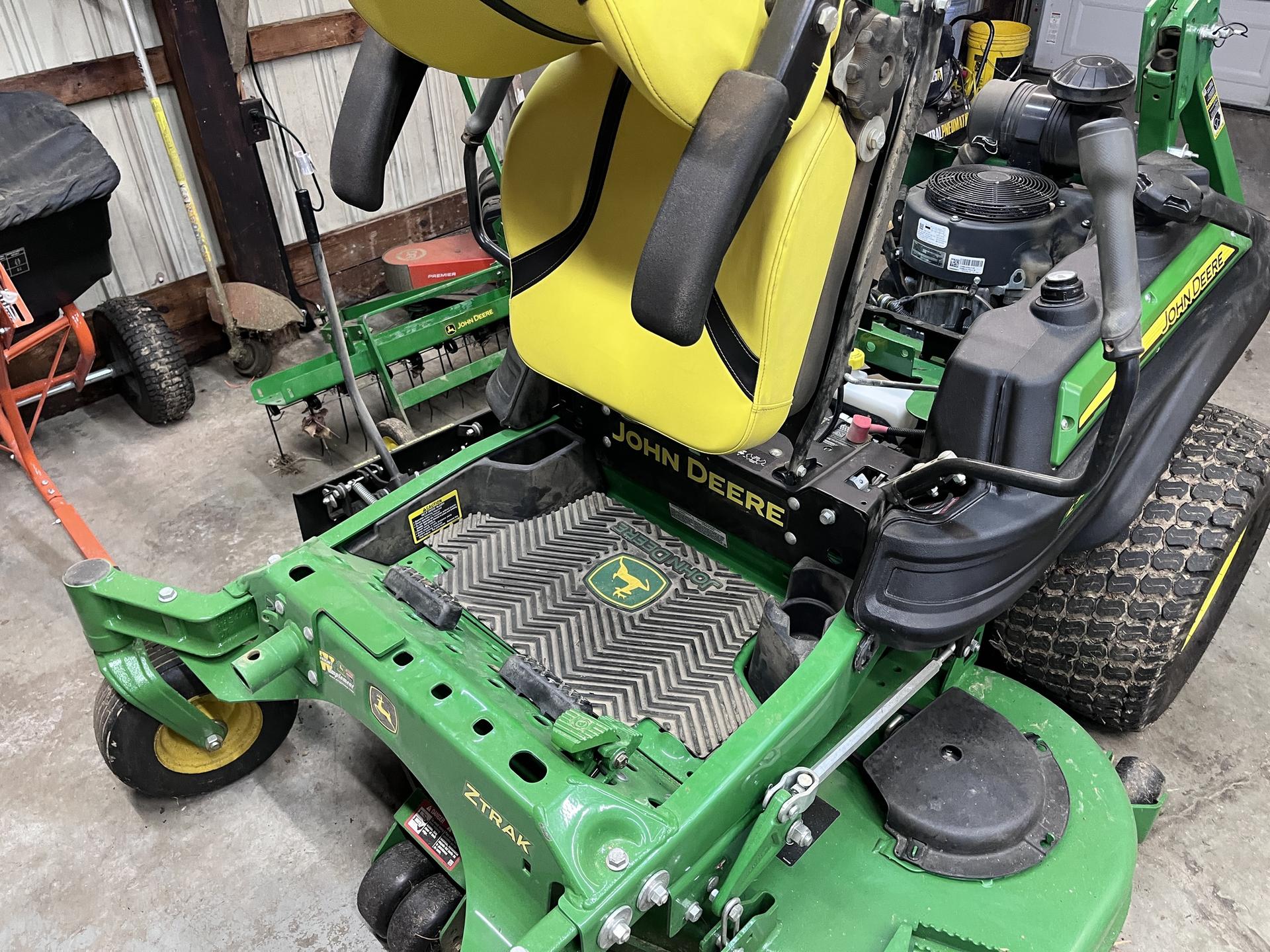 2022 John Deere Z930R Image