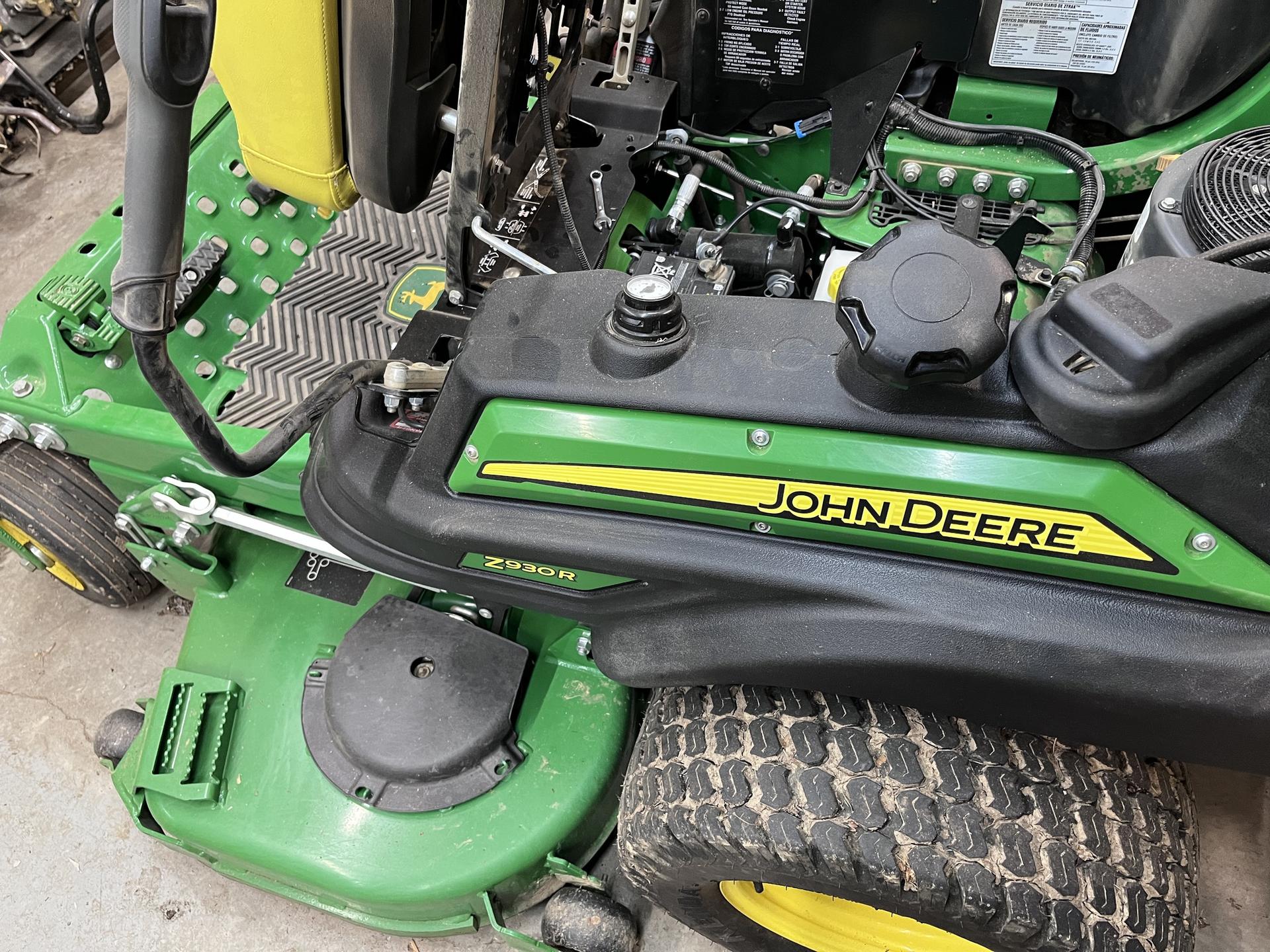 2022 John Deere Z930R Image