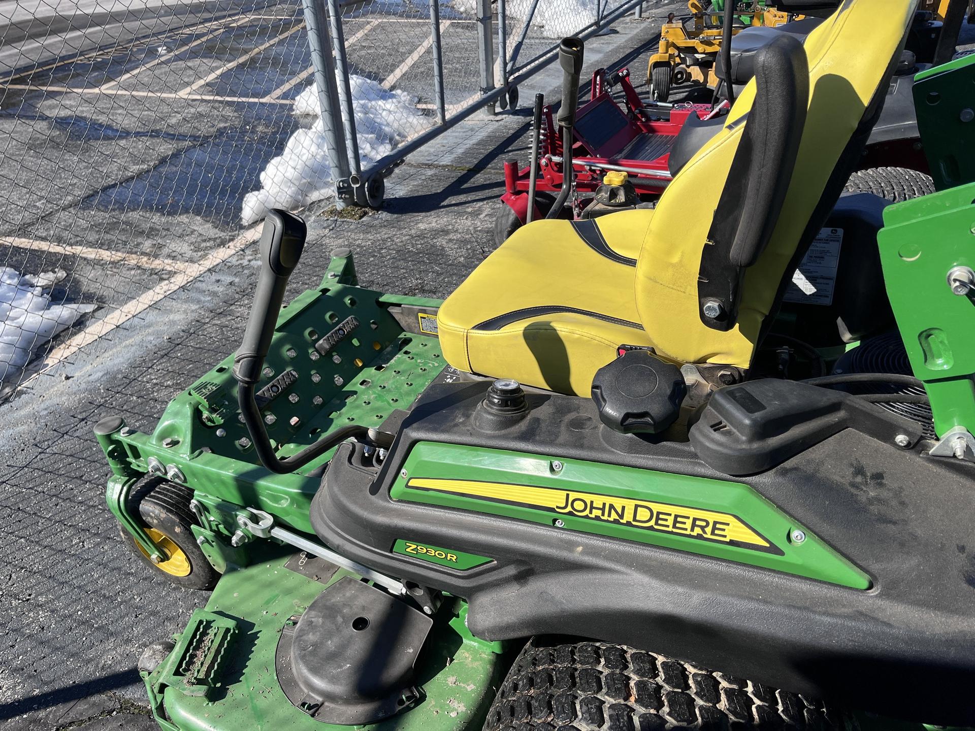 2022 John Deere Z930R Image