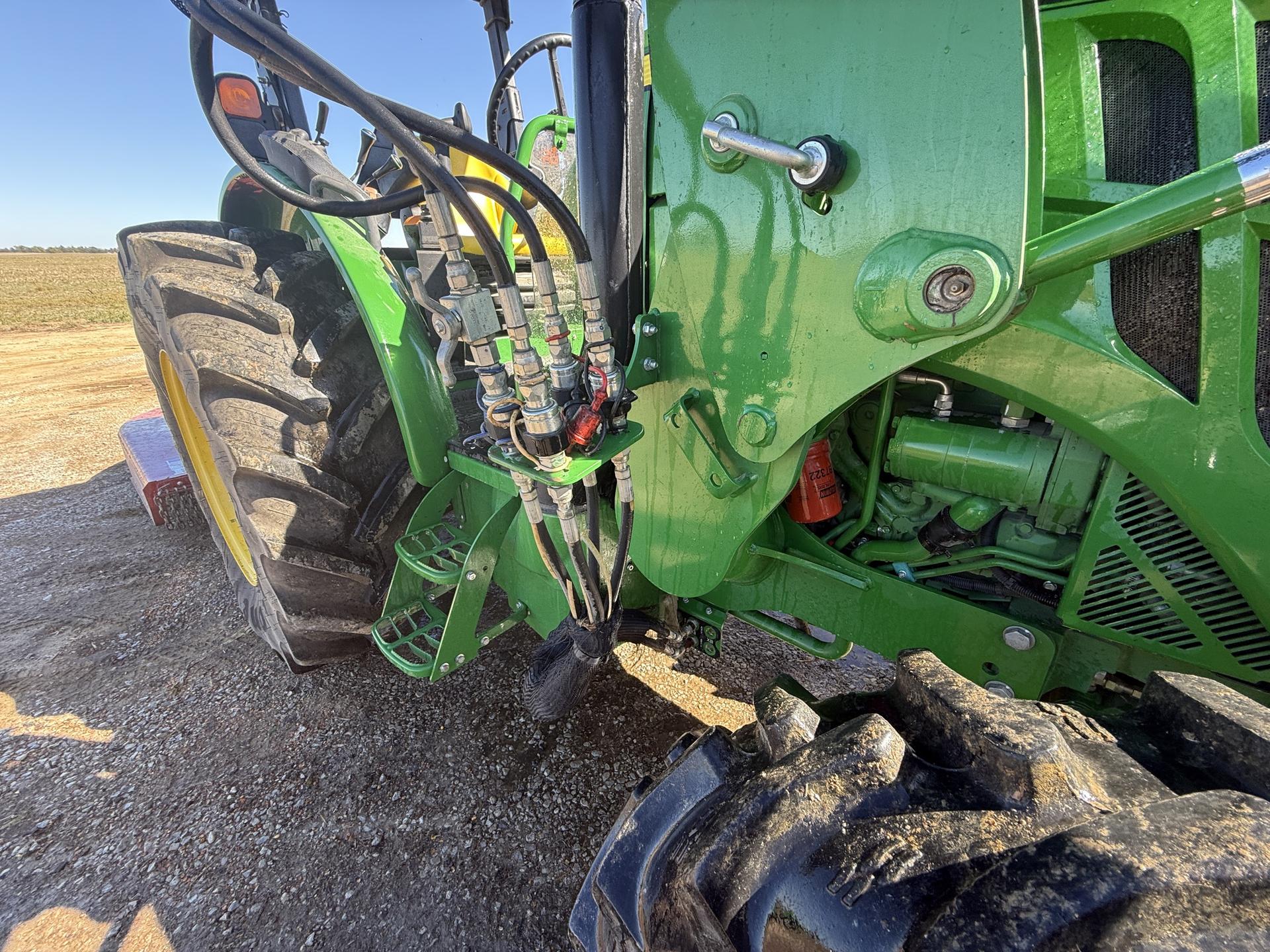 2017 John Deere 5085E