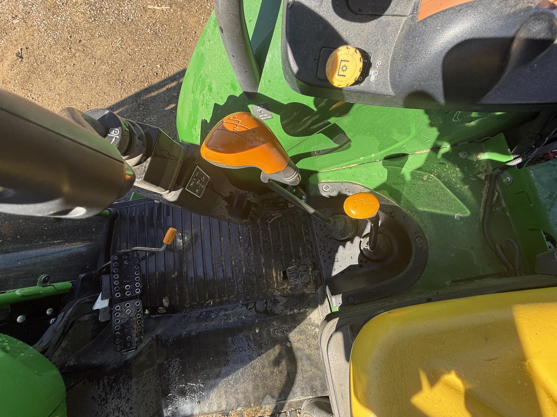 2017 John Deere 5085E