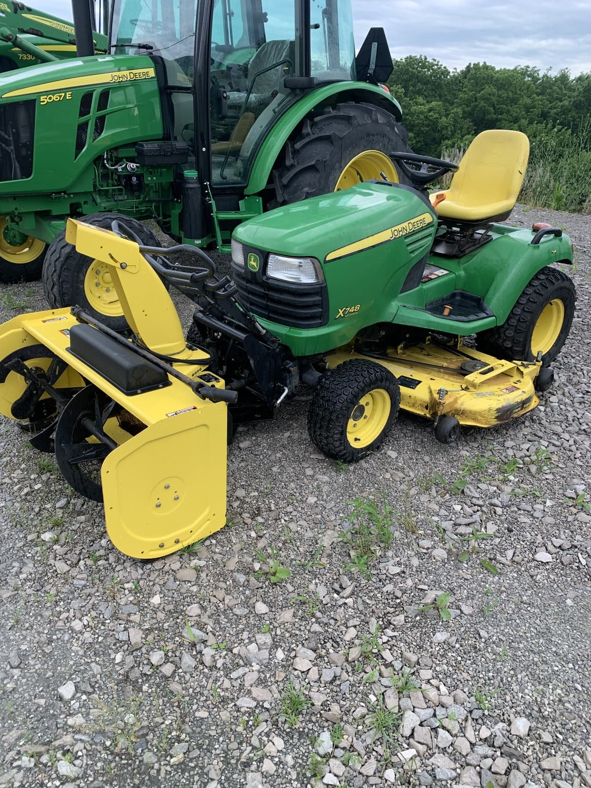 2010 John Deere X748 Image