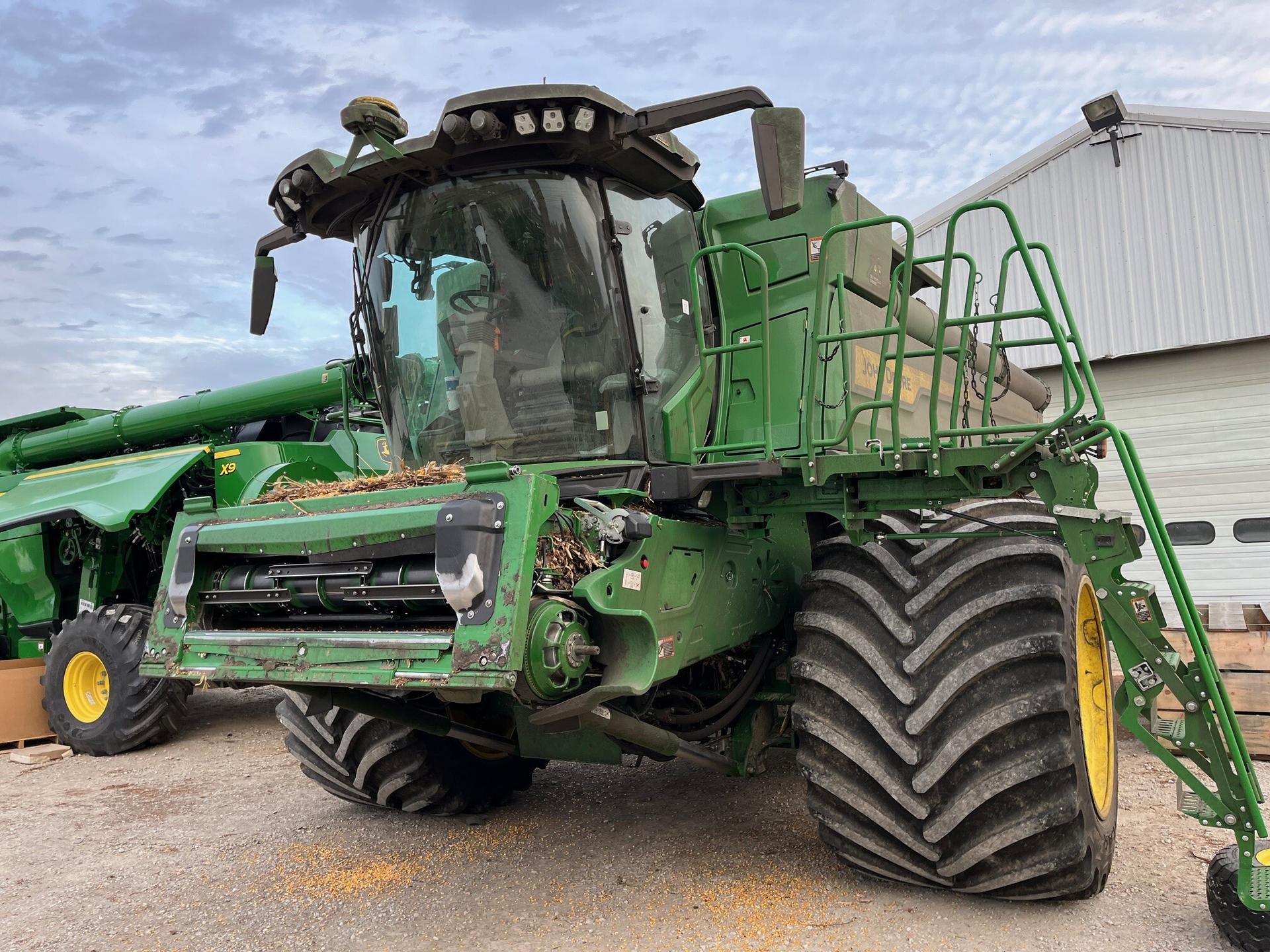 2022 John Deere X9 1000 Image