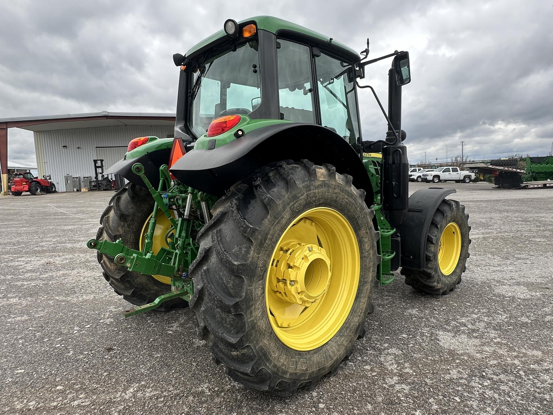 2019 John Deere 6110M