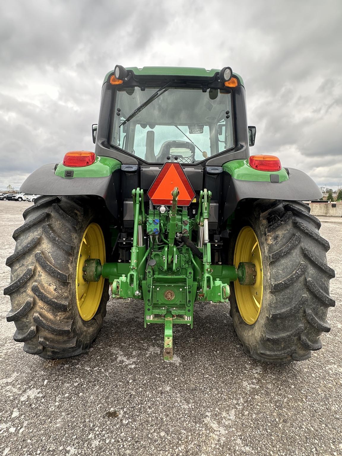 2019 John Deere 6110M