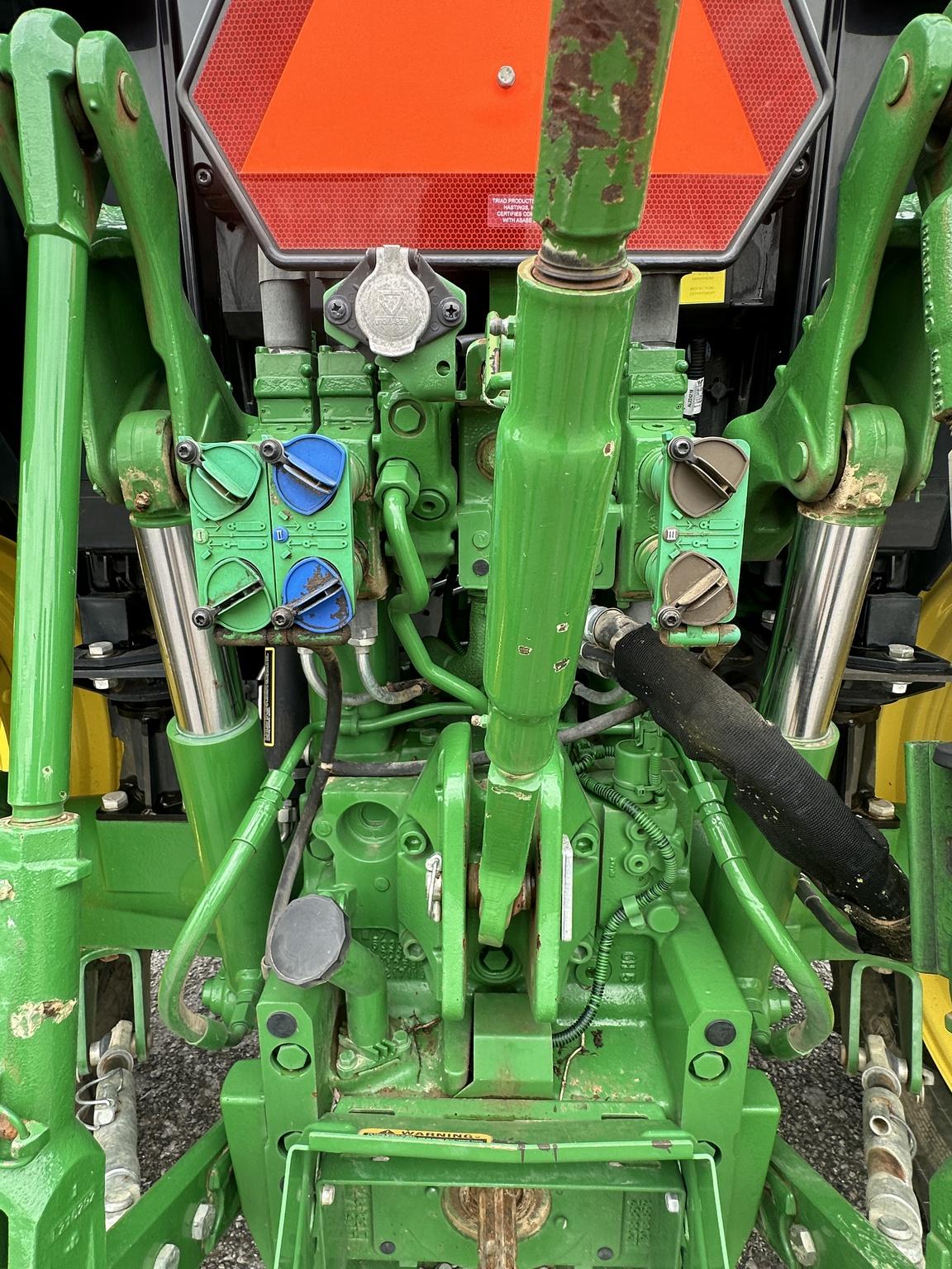 2019 John Deere 6110M