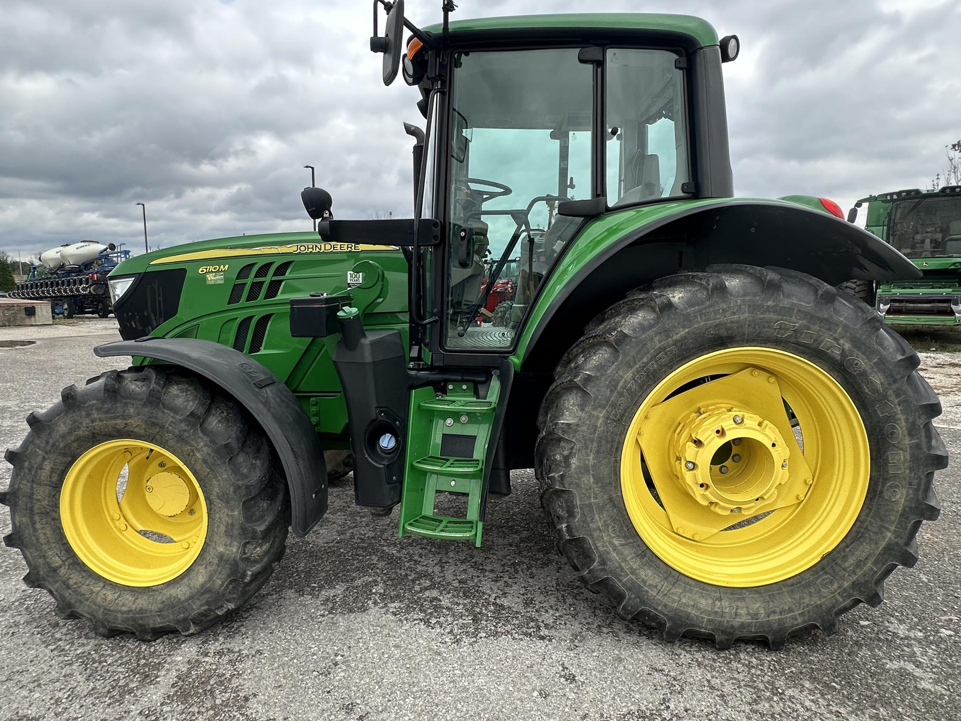 2019 John Deere 6110M