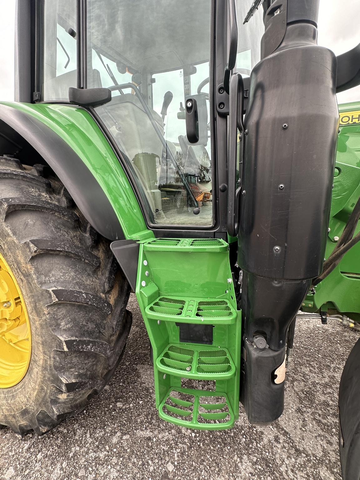 2019 John Deere 6110M