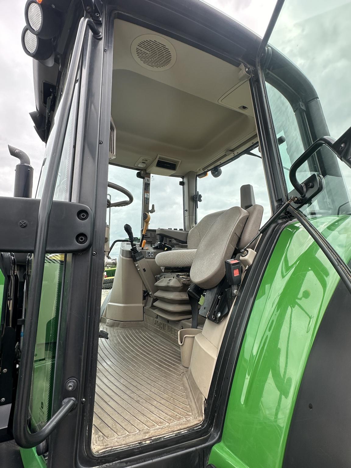 2019 John Deere 6110M