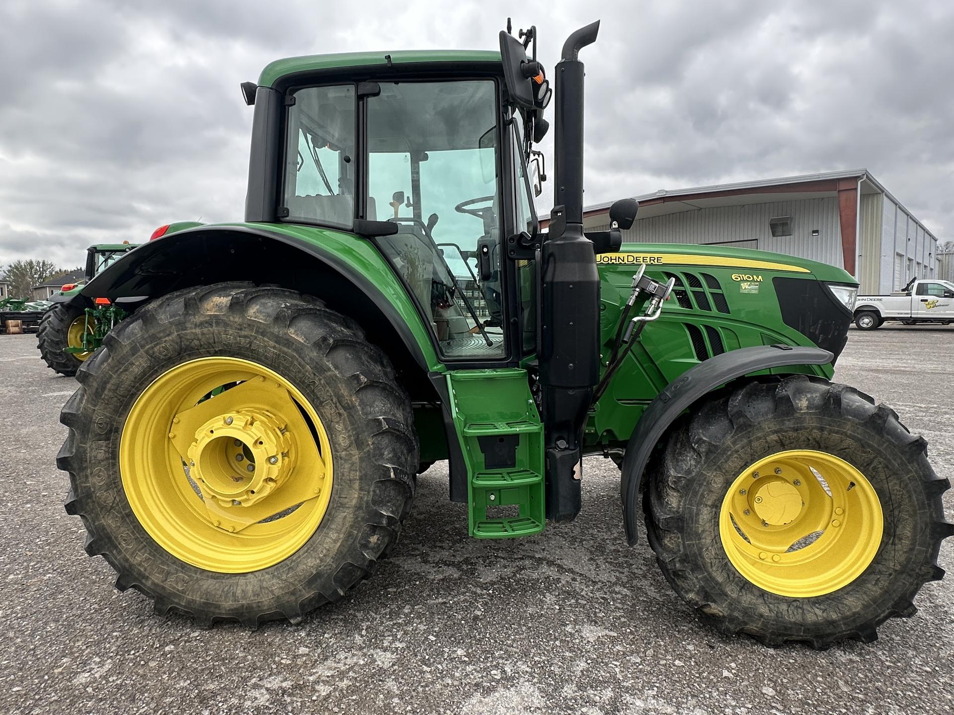 2019 John Deere 6110M