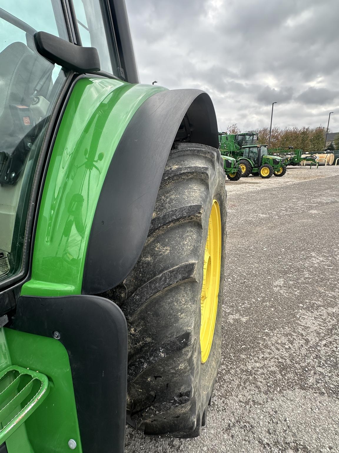 2019 John Deere 6110M