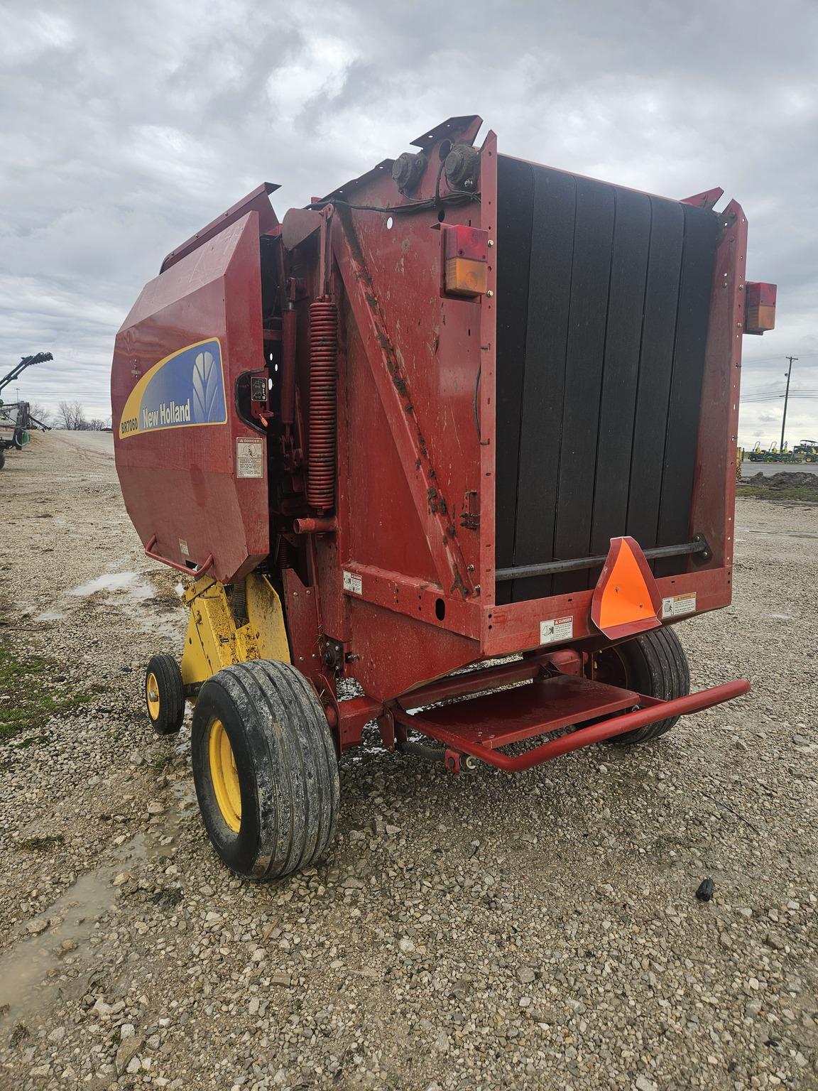 2013 New Holland BR7060 Image