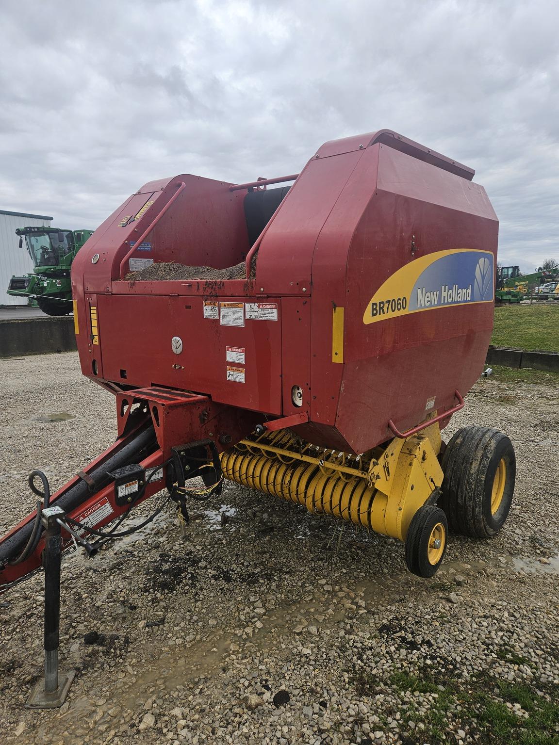 2013 New Holland BR7060 Image