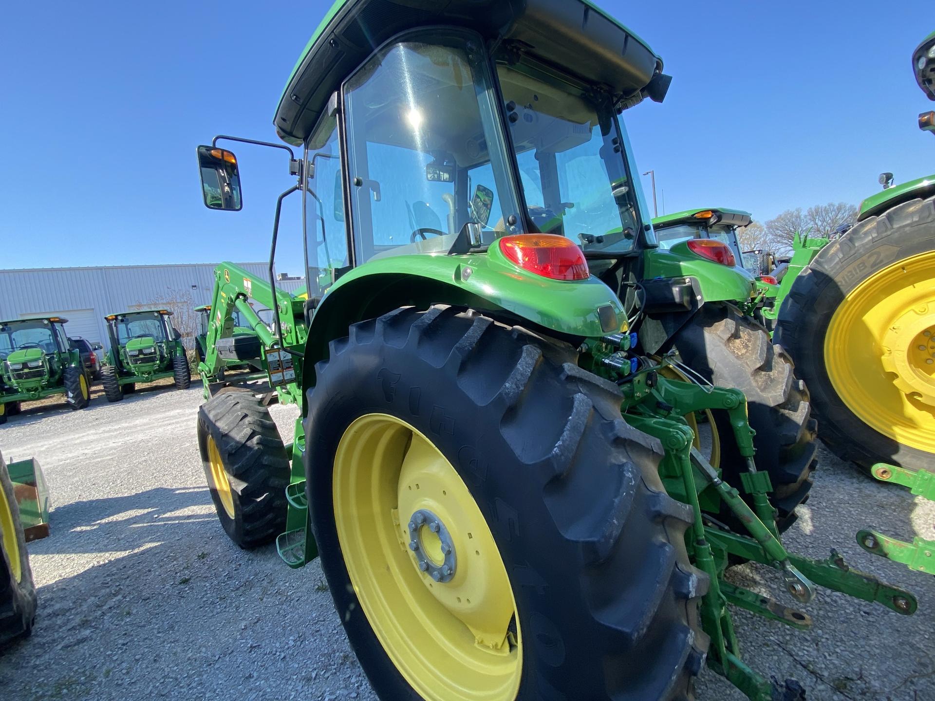 2013 John Deere 6105D