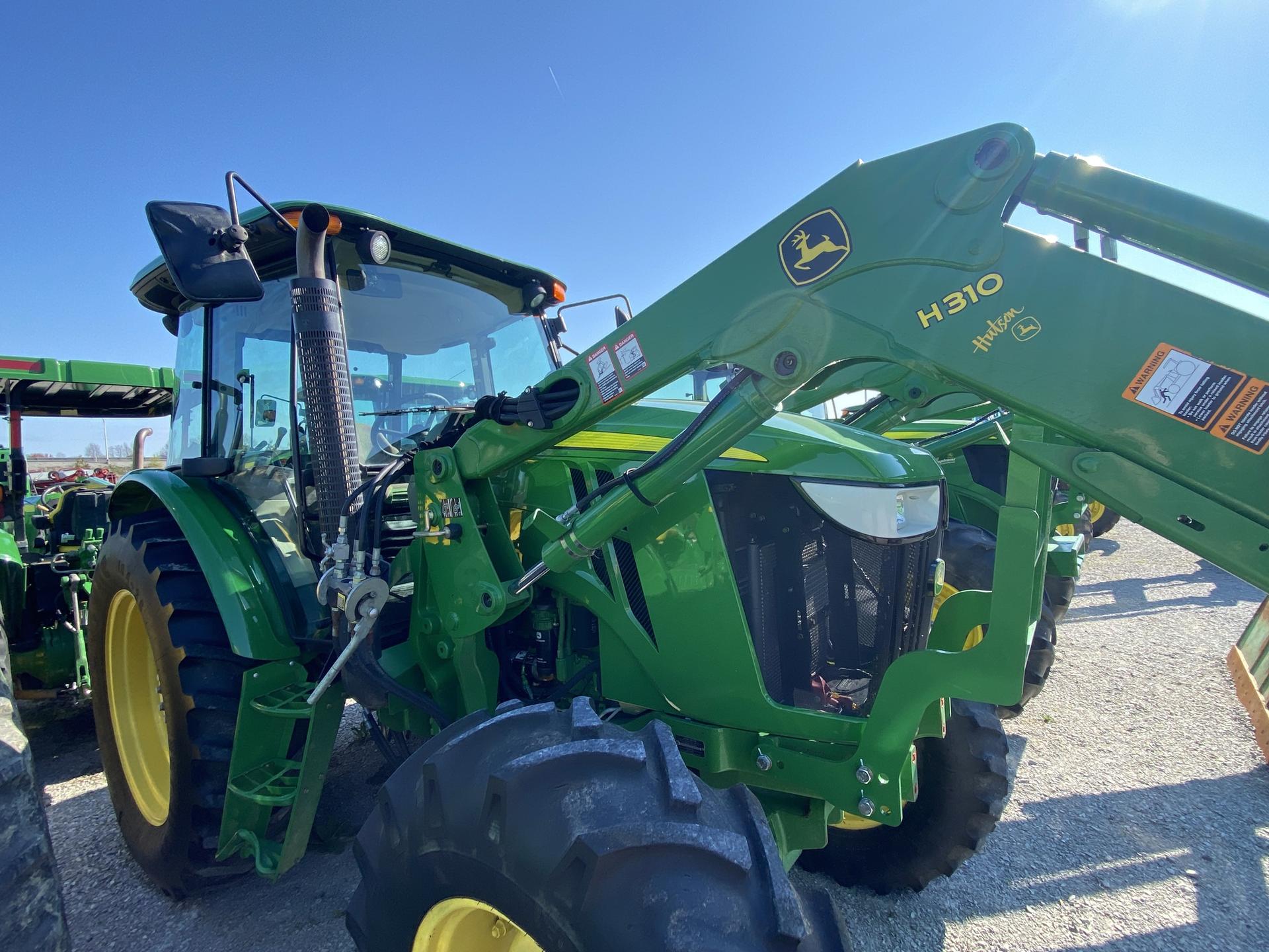 2013 John Deere 6105D