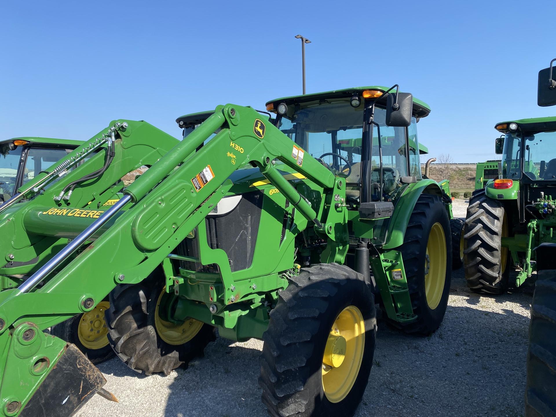 2013 John Deere 6105D