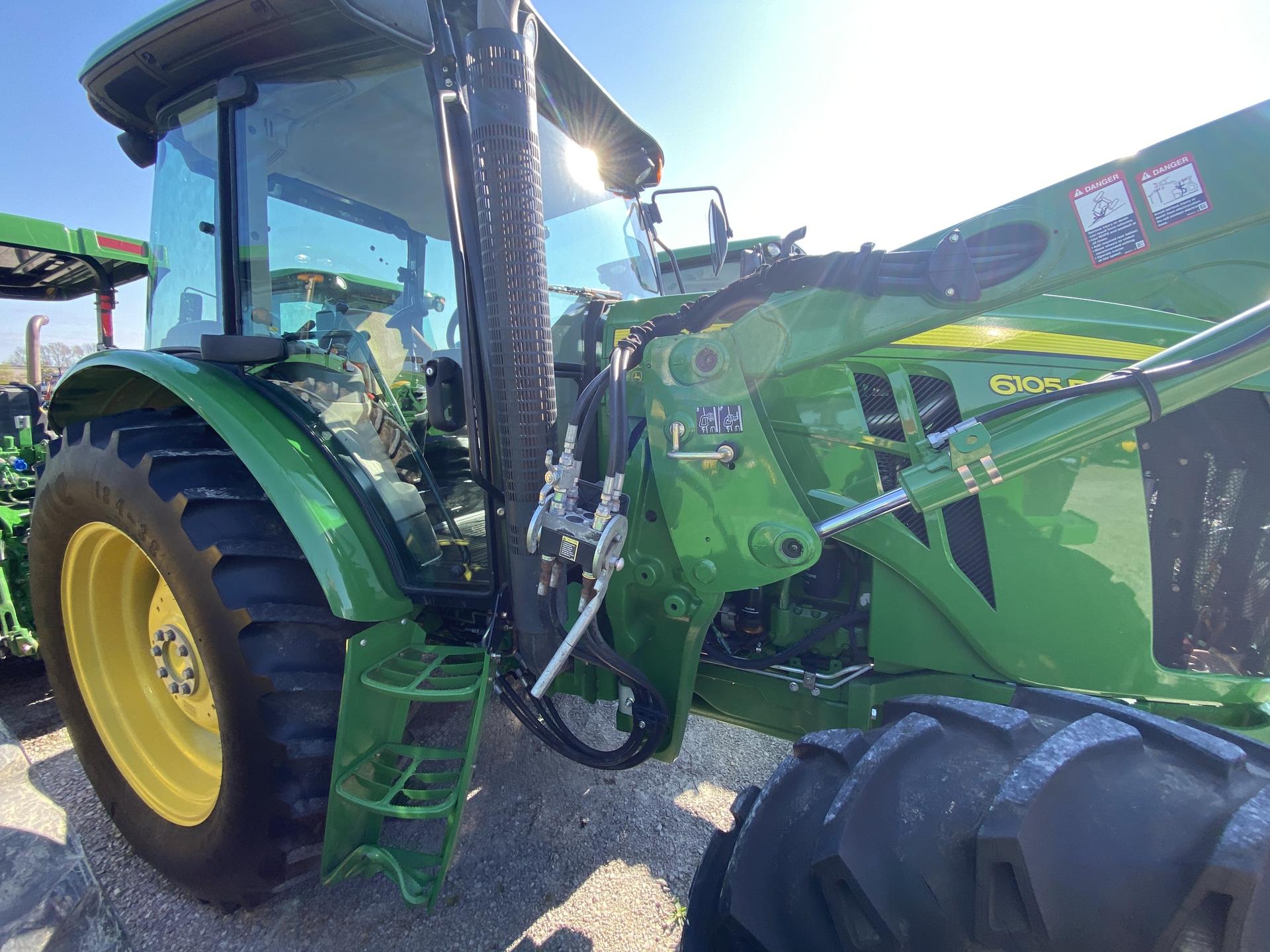 2013 John Deere 6105D