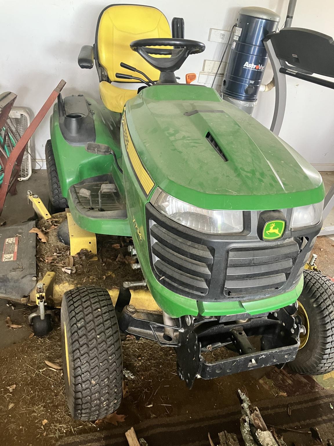 2014 John Deere X734