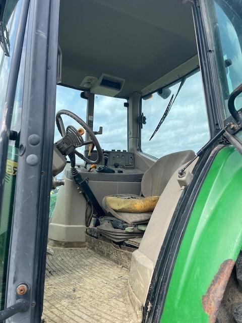 2009 John Deere 7330 Image