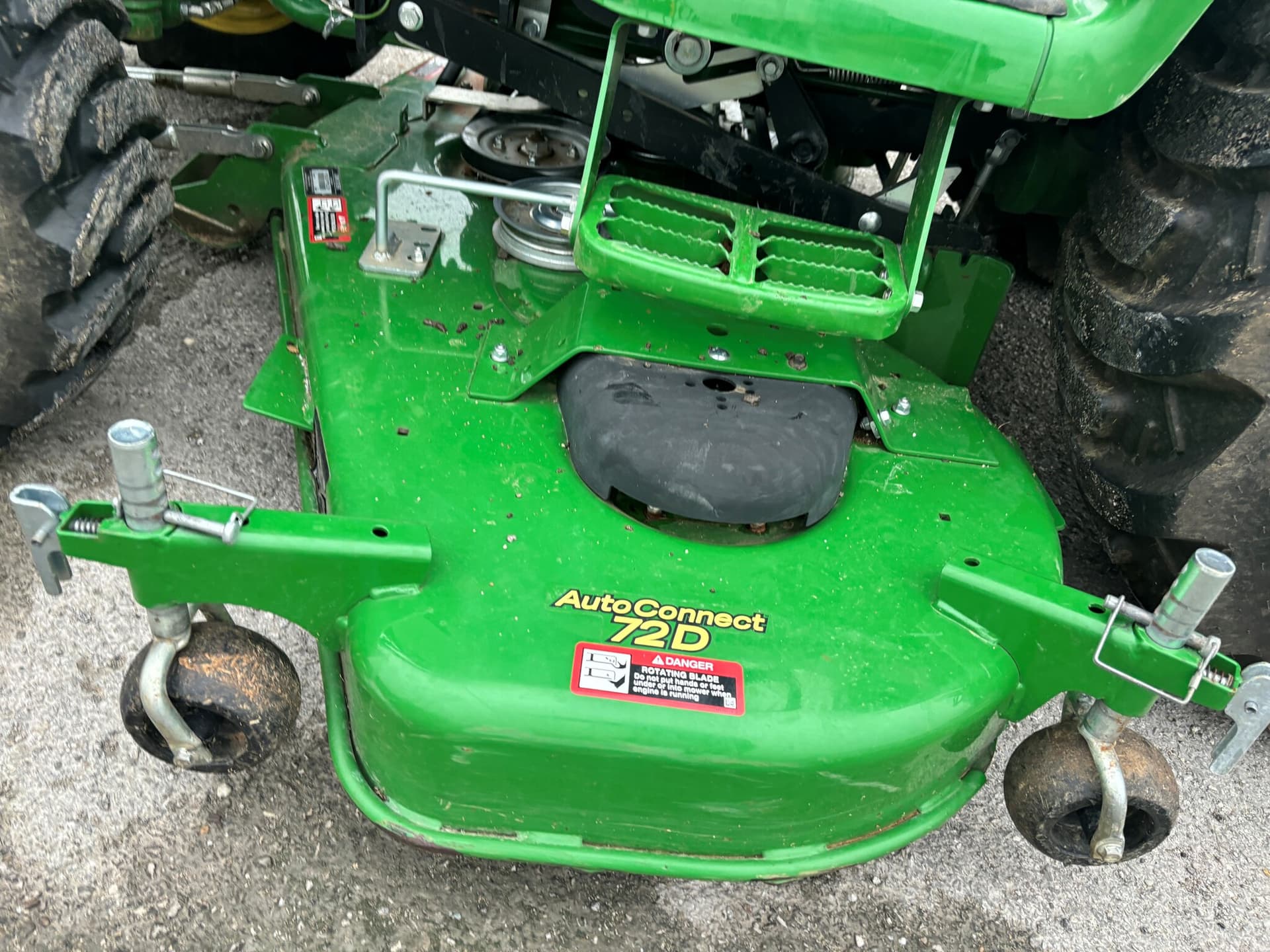 2022 John Deere 3046R Image