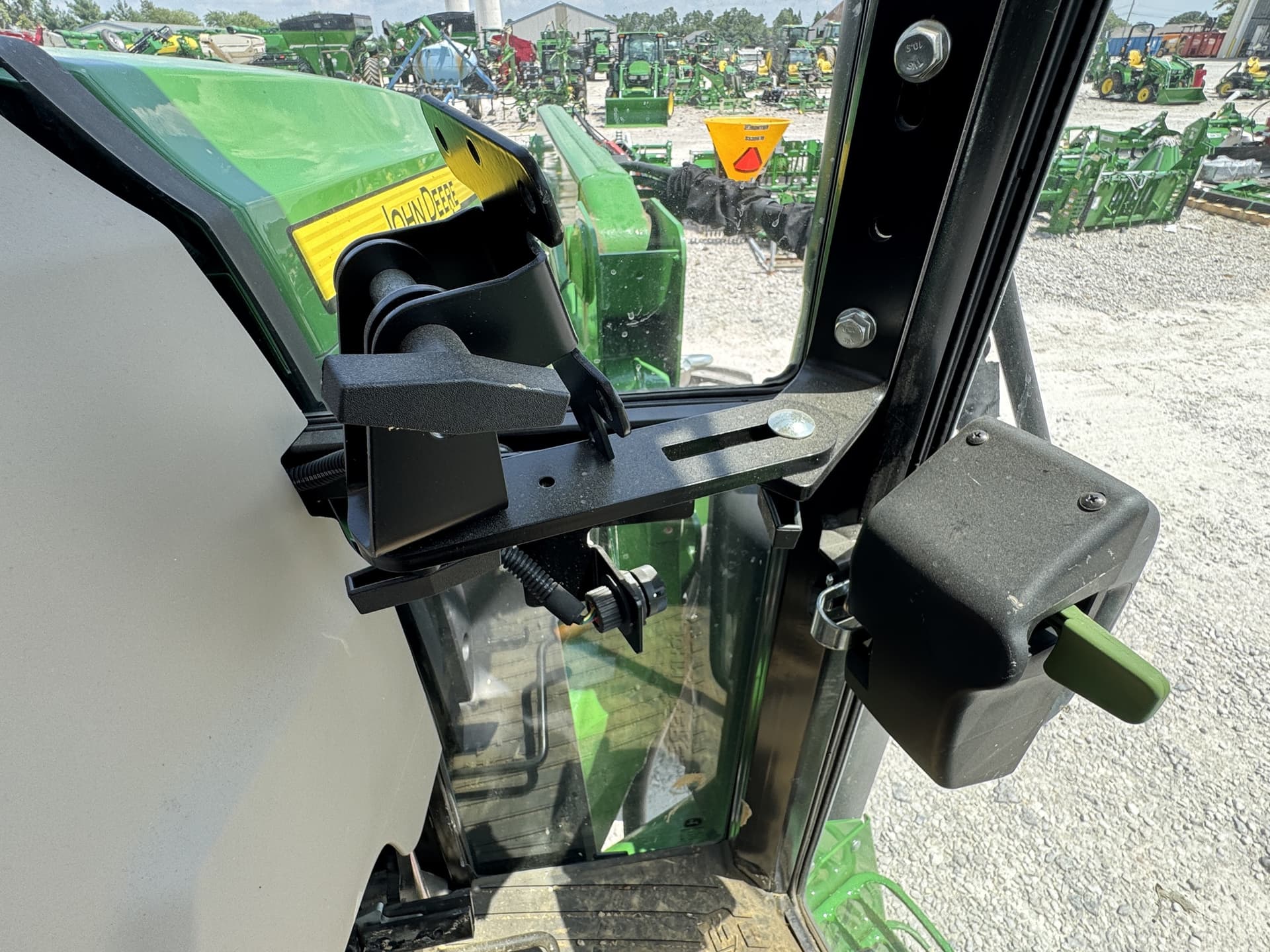 2024 John Deere 6105E Cab Image