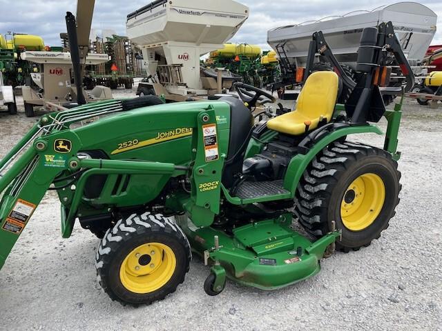 2010 John Deere 2520