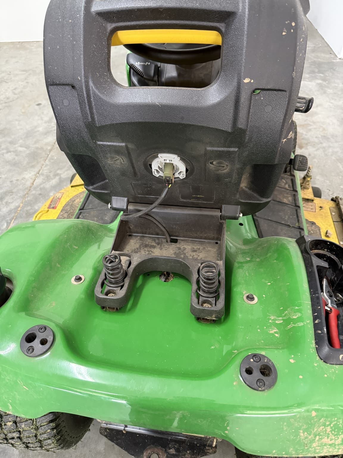 2014 John Deere X320 Image