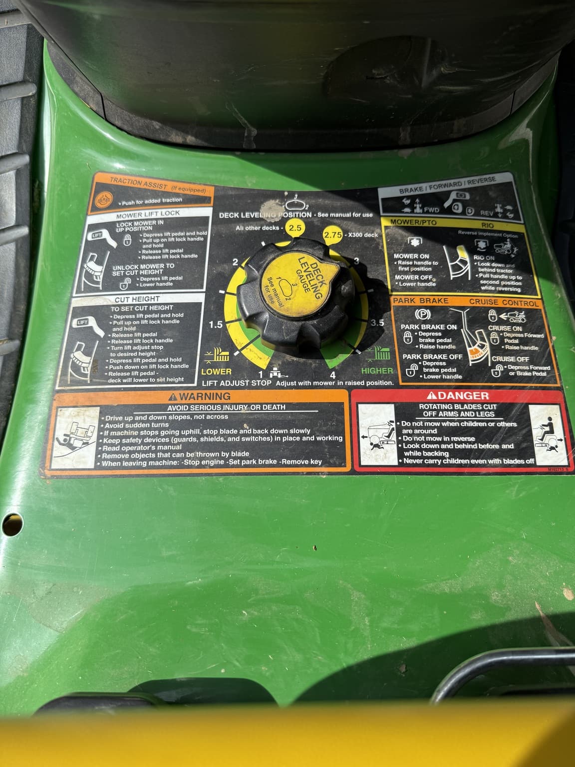 2014 John Deere X320 Image