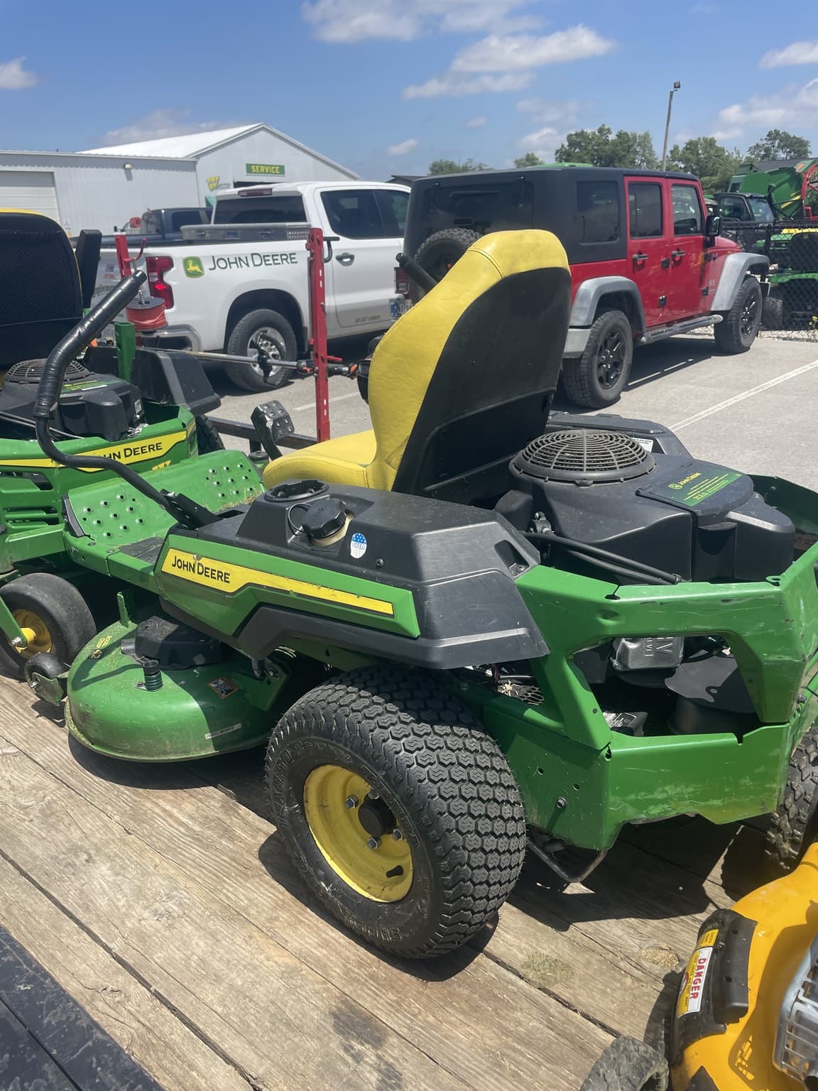 2023 John Deere Z320R Image