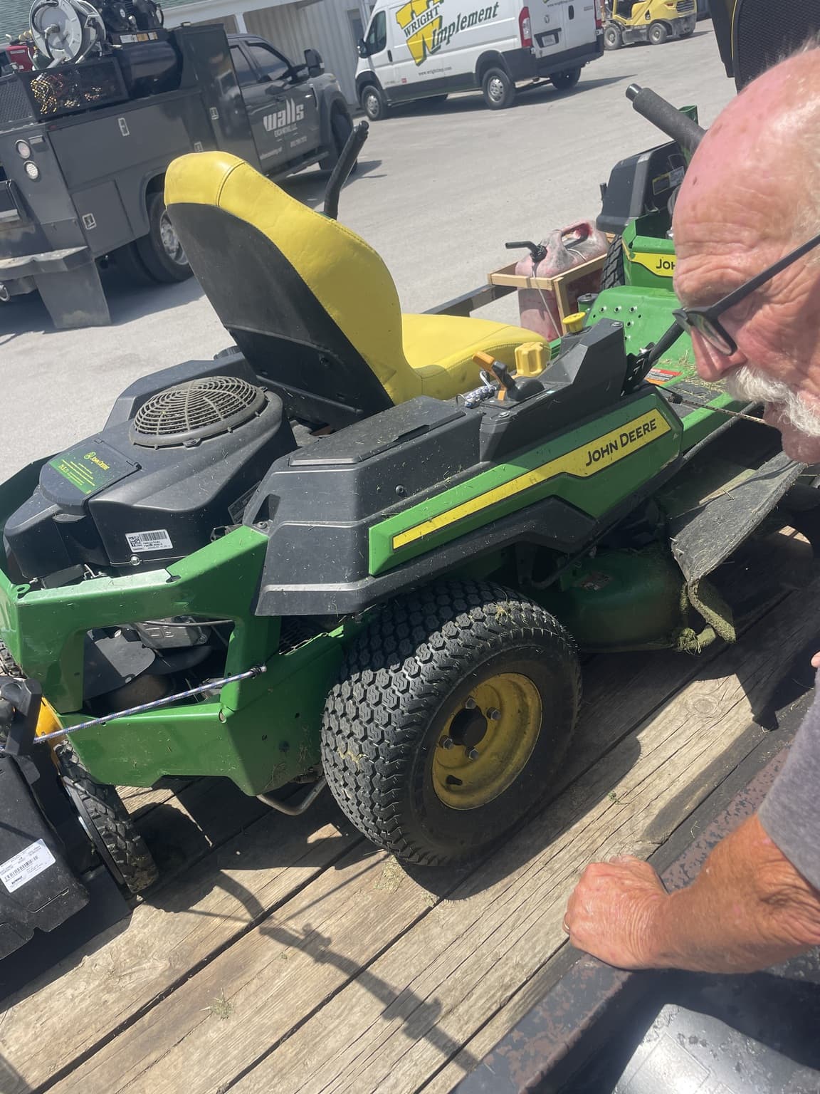 2023 John Deere Z320R Image