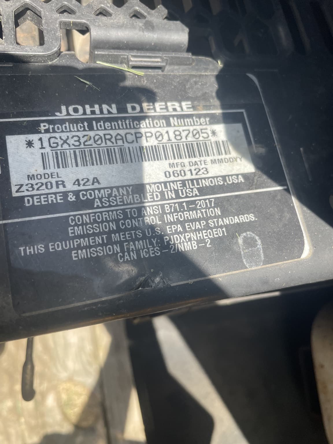2023 John Deere Z320R Image