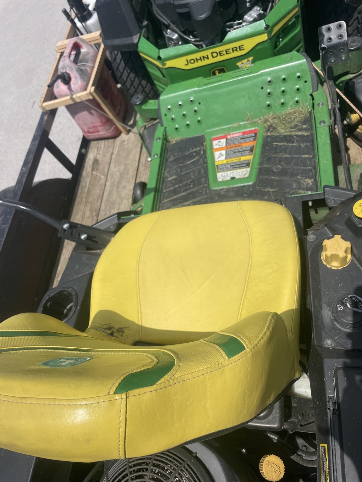2023 John Deere Z320R Image