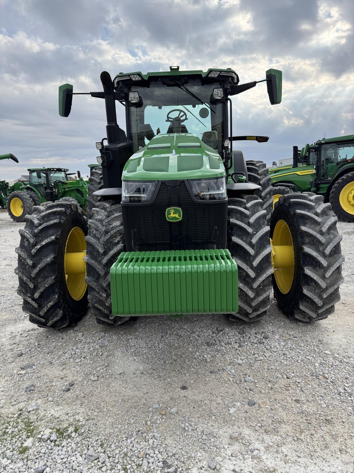 2022 John Deere 8R 250