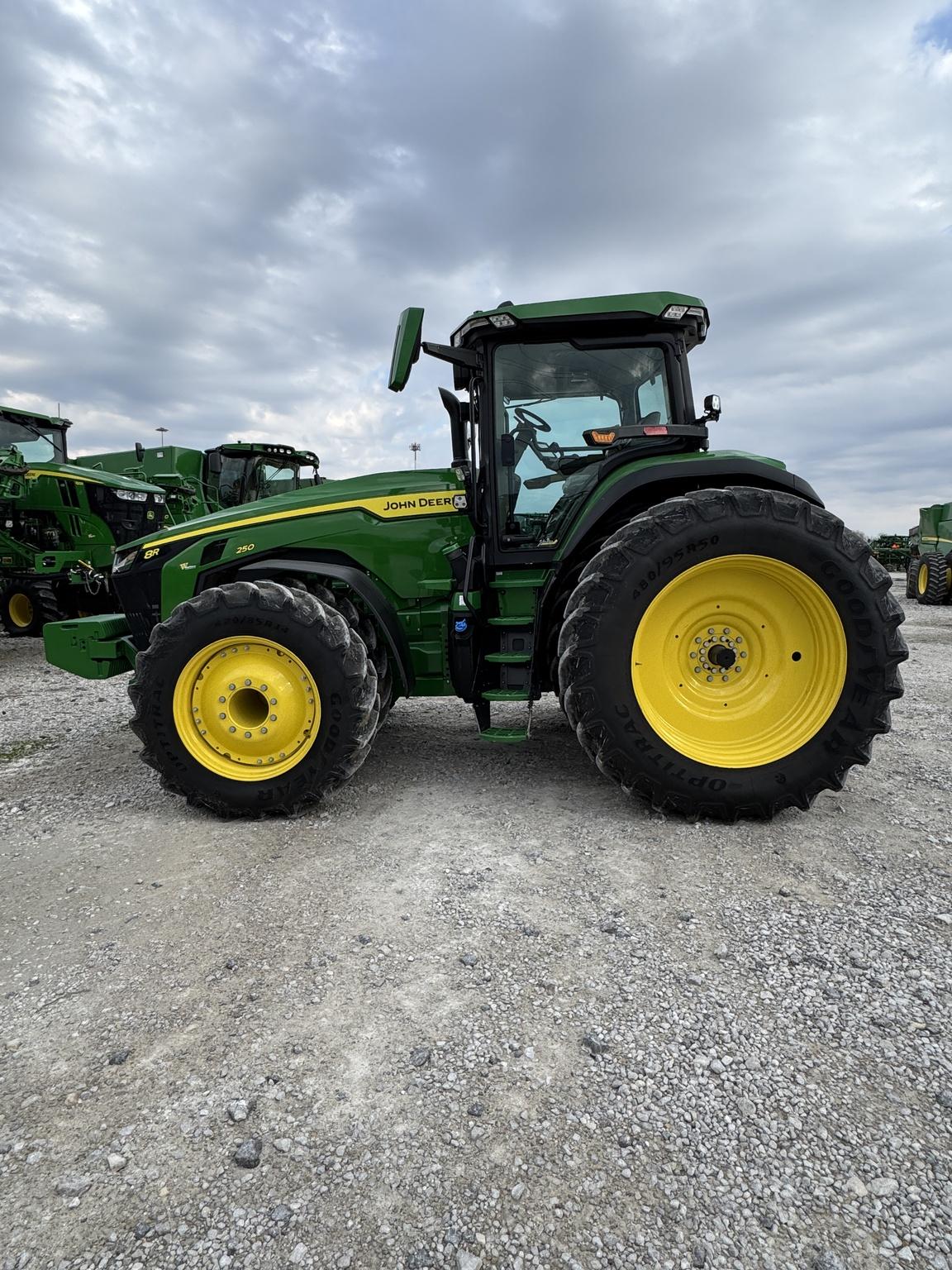 2022 John Deere 8R 250 Image