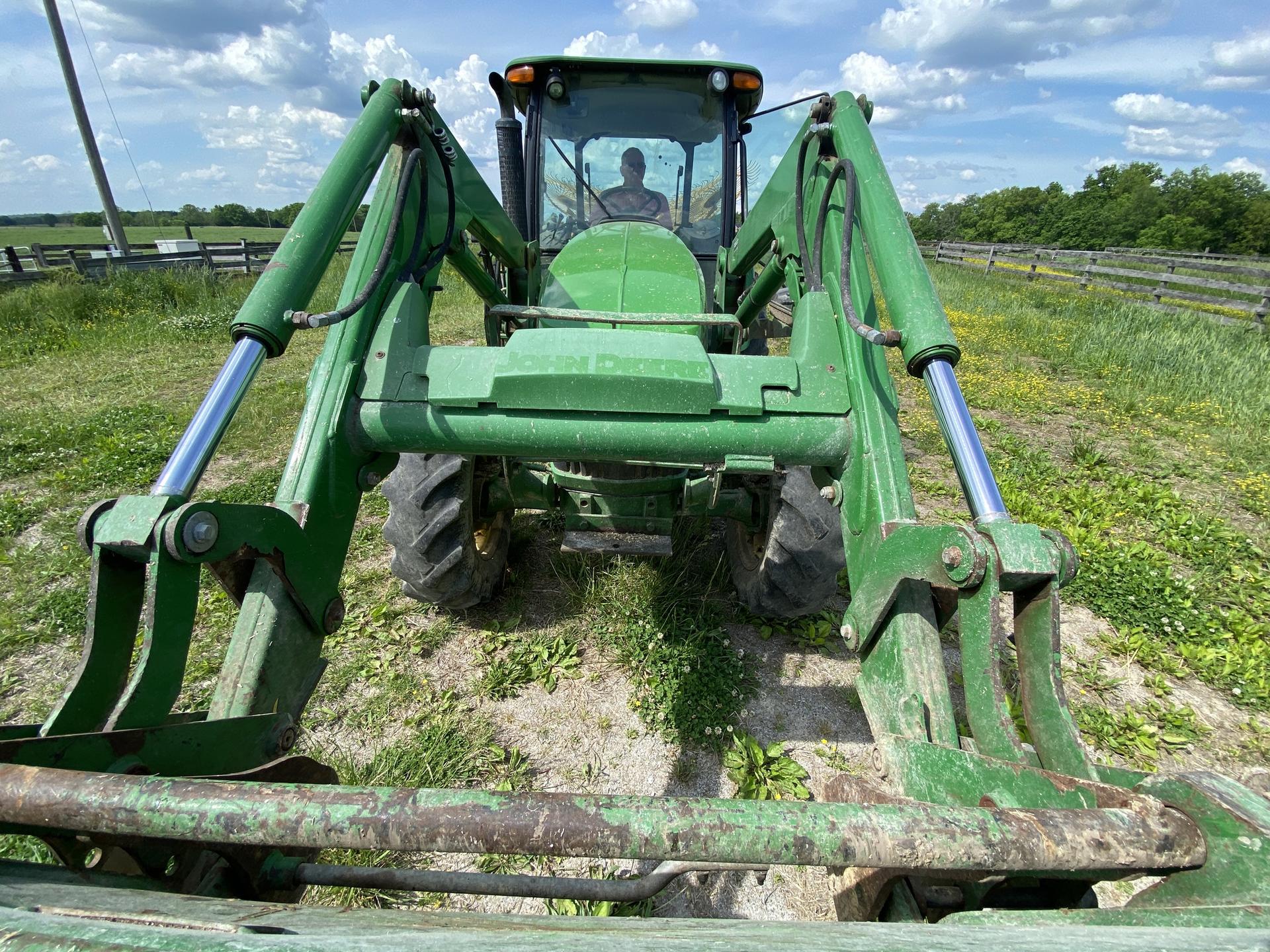 2016 John Deere 5085E