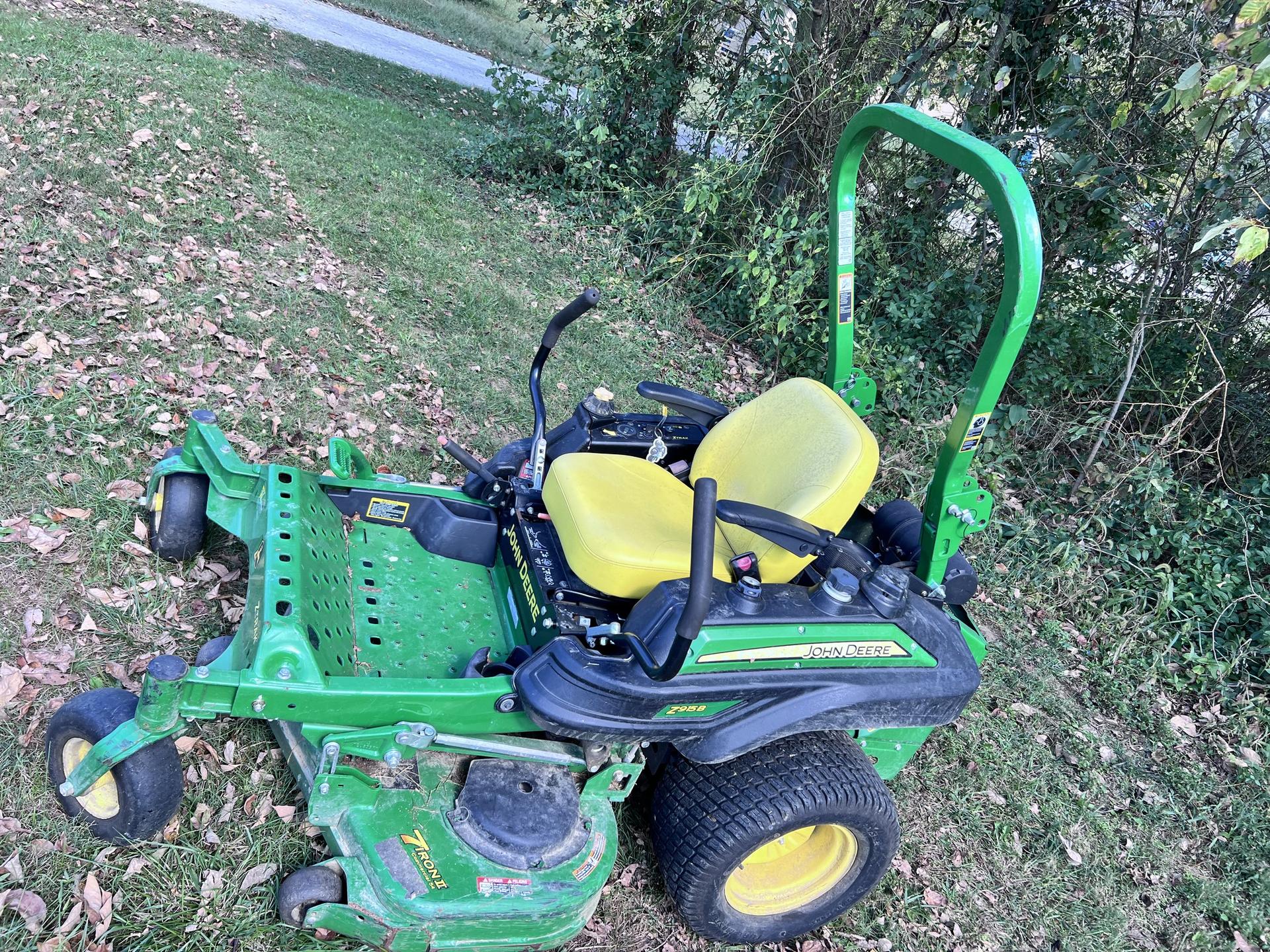 2016 John Deere Z915B