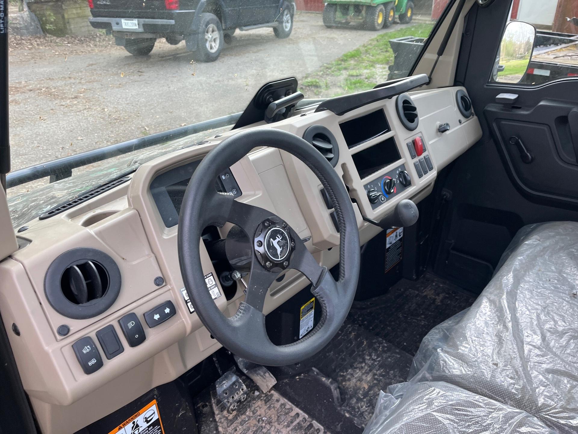 2024 John Deere XUV 835R Image
