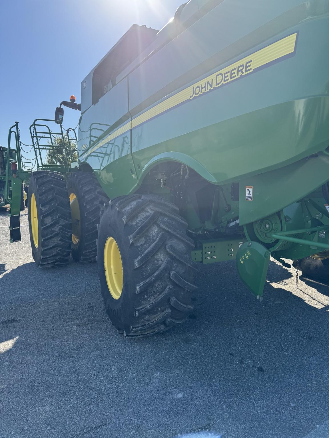 2016 John Deere S680 Image