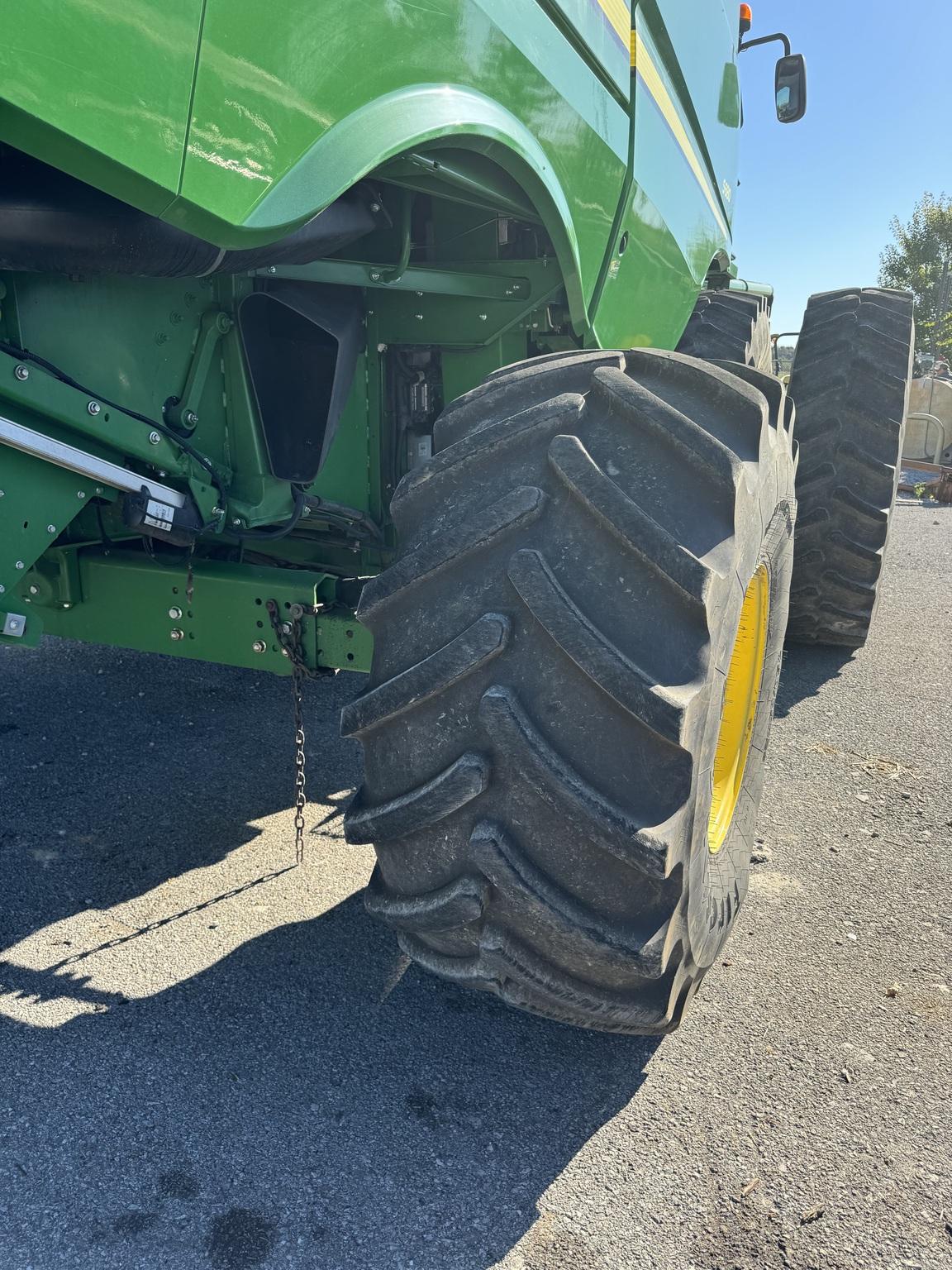 2016 John Deere S680 Image