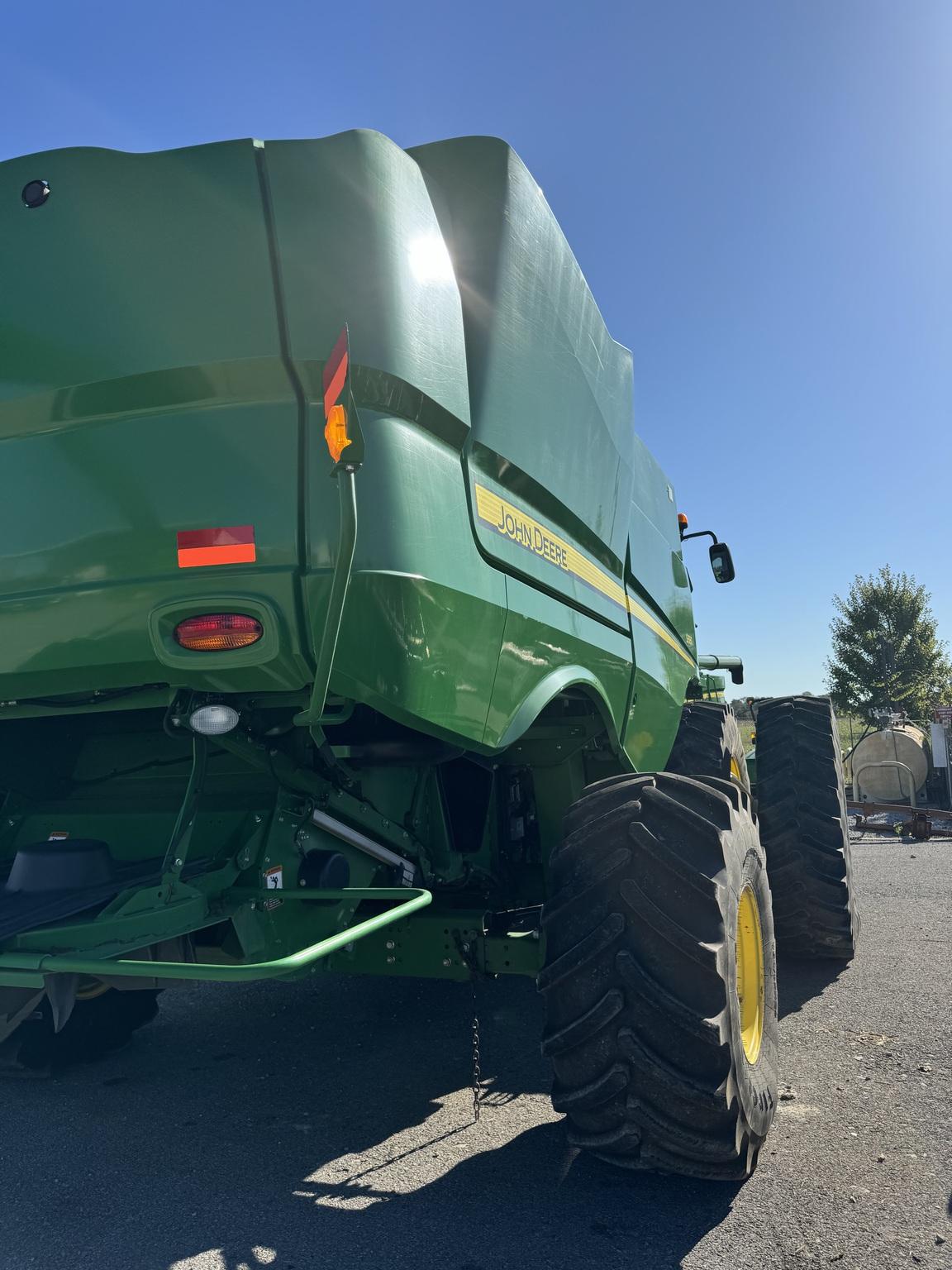 2016 John Deere S680 Image