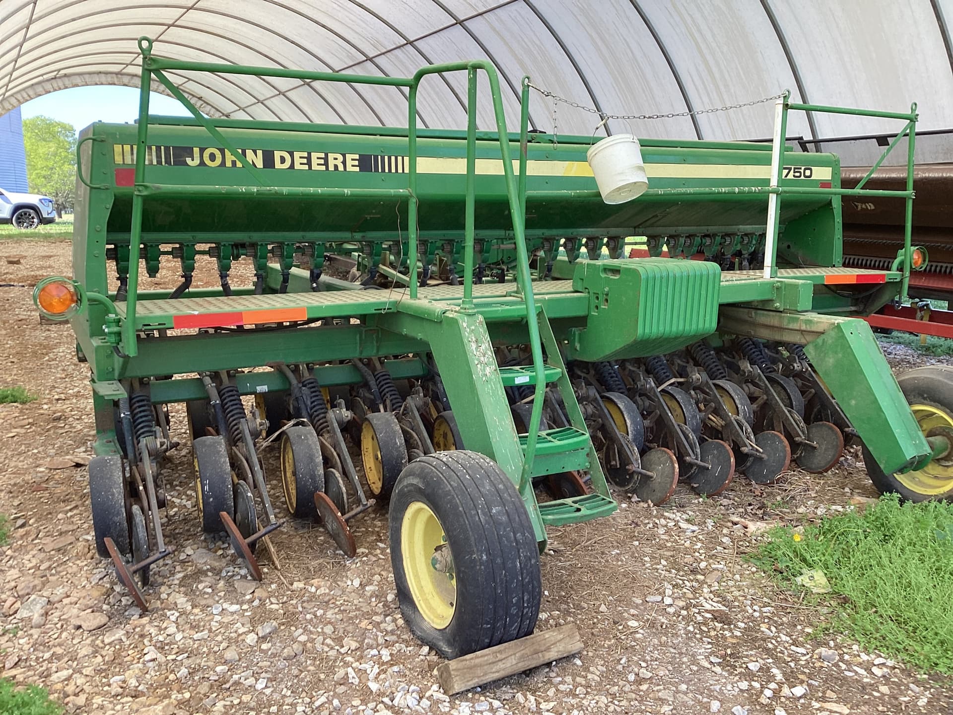 1991 John Deere 750 Image