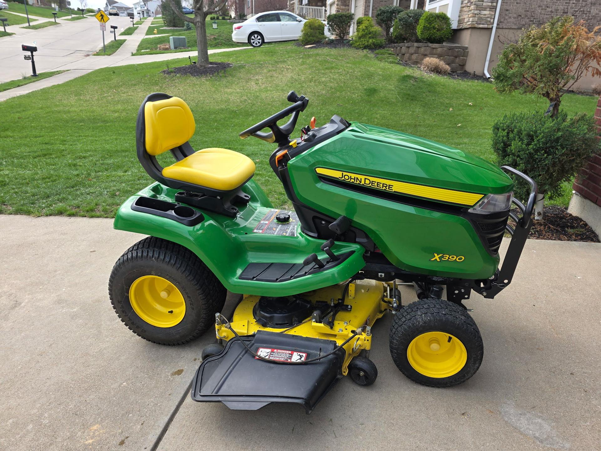 2019 John Deere X390 Image