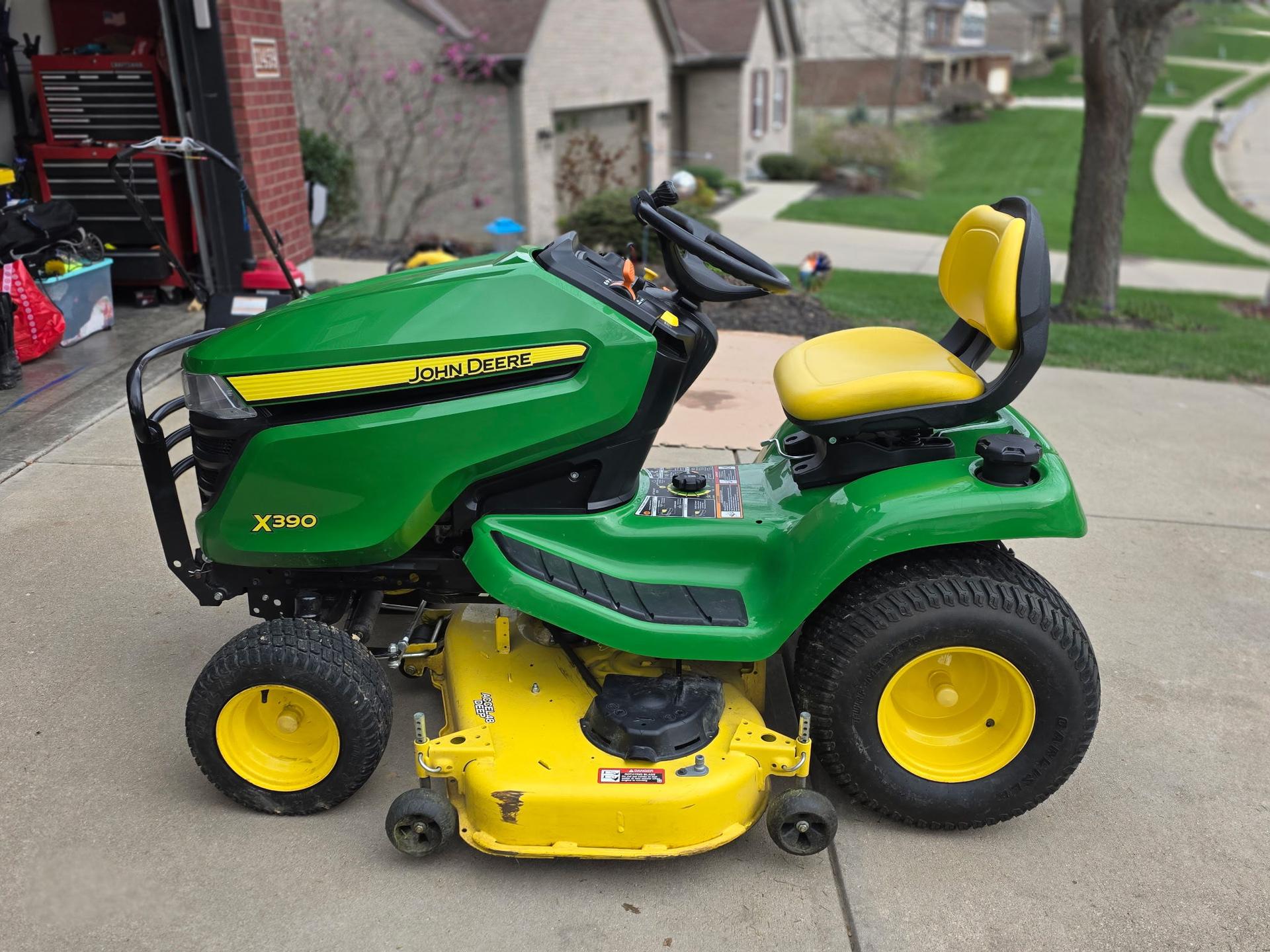 2019 John Deere X390 Image