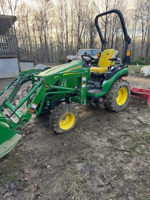 2022 John Deere 2025R Image