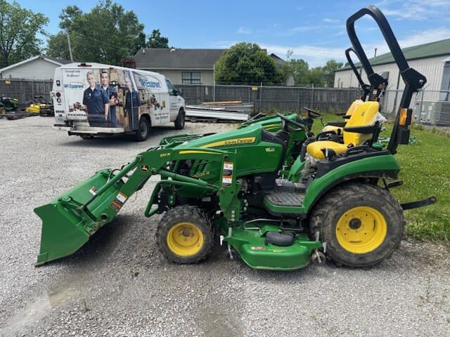 2022 John Deere 2025R Image